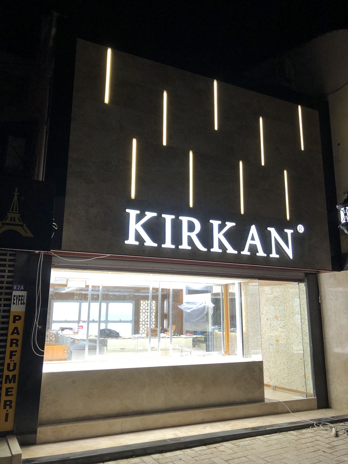 Modern Illuminated Signs for Eye-Catching Exterior Sign Board