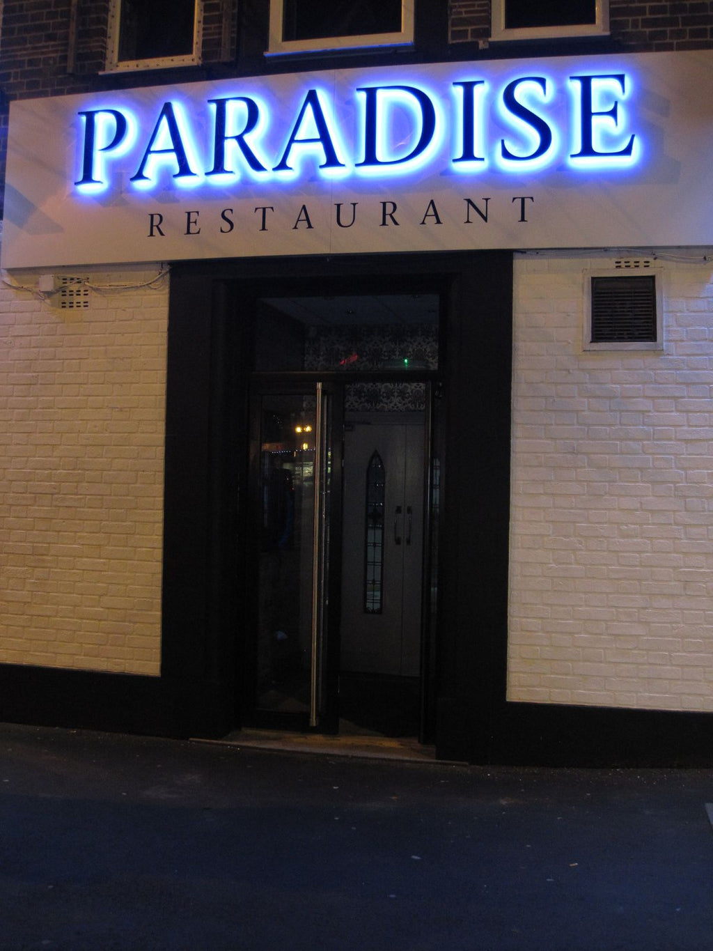 Modern Illuminated Signage for Interiors & Exteriors