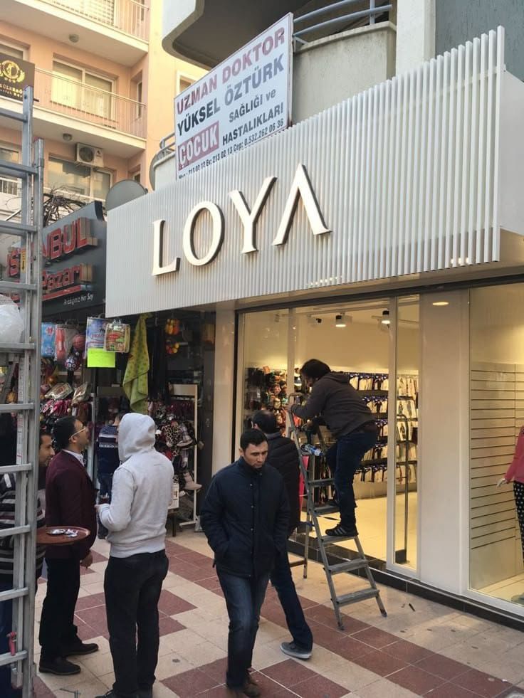 Modern Illuminated Signage for Interiors & Exteriors